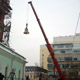 Автокран Liebherr LTM 1070 на монтаже колокола церкви в Москве