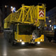 Подъем автомобиля на крышу отеля автокраном Liebherr LTM 1200