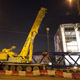 Автокран Liebherr LTM 1500 на монтаже пешеходного моста в Москве
