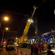 Автокран Liebherr LTM 1500 на монтаже пешеходного моста в Москве