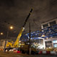 Автокран Liebherr LTM 1500 на монтаже пешеходного моста в Москве
