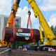 Автокран Liebherr LTM 1500 на погрузке деталей АЭС в Южном речном порту в Москве