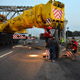 Автокран Liebherr LTM 1500 на монтаже пешеходного моста