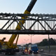 Автокран Liebherr LTM 1500 на монтаже пешеходного моста