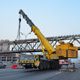 Автокран Liebherr LTM 1500 на монтаже пешеходного моста