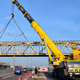 Автокран Liebherr LTM 1500 на монтаже пешеходного моста