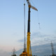 Автокран Liebherr LTM 1500 на сборке башенных кранов