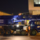 Автокран Liebherr LTF 1060 спускает автомобиль с крыши отеля Lotte в Москве