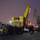 Автокран Liebherr LTM 1500 на погрузке деталей АЭС в Южном речном порту в Москве
