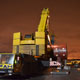 Автокран Liebherr LTM 1500 на погрузке деталей АЭС в Южном речном порту в Москве