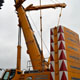 Автокран Liebherr LTM 1350 на сборке башенных кранов