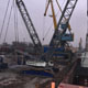 Гусеничный кран Liebherr LR 1750 перегружает трансформатор в Южном речном порту